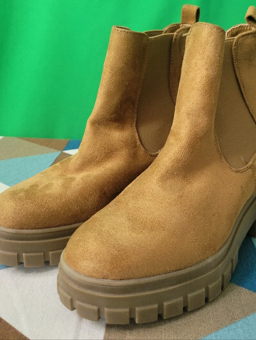Chelsea Suede Lug Boots Tan Cupcake Couture Girls Size 2 Ankle Chunky Combat